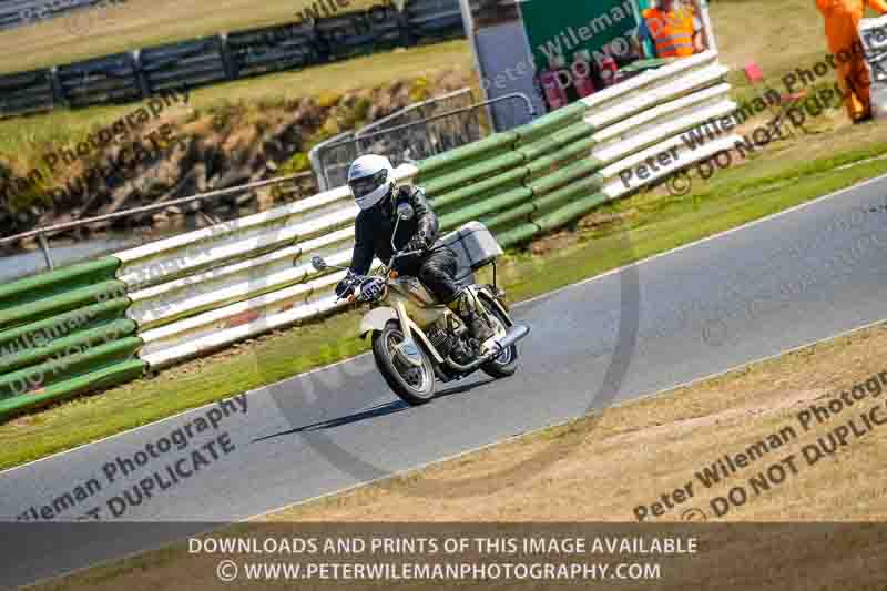 Vintage motorcycle club;eventdigitalimages;mallory park;mallory park trackday photographs;no limits trackdays;peter wileman photography;trackday digital images;trackday photos;vmcc festival 1000 bikes photographs